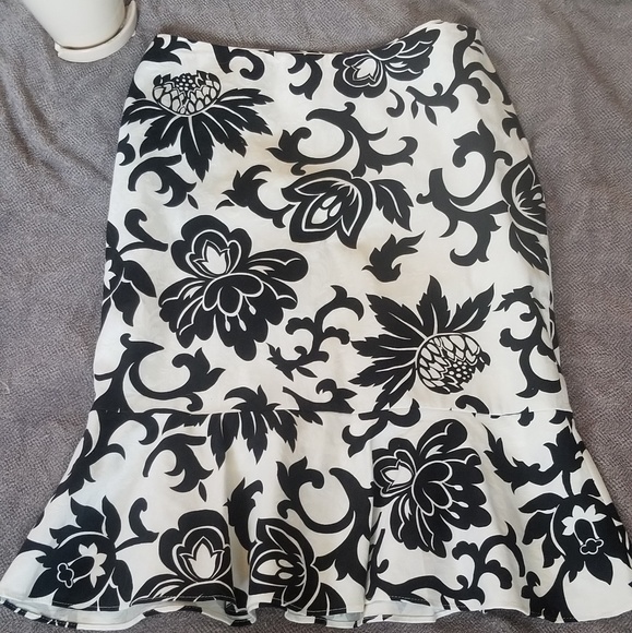 White House Black Market Skirt - Picture 1 of 3